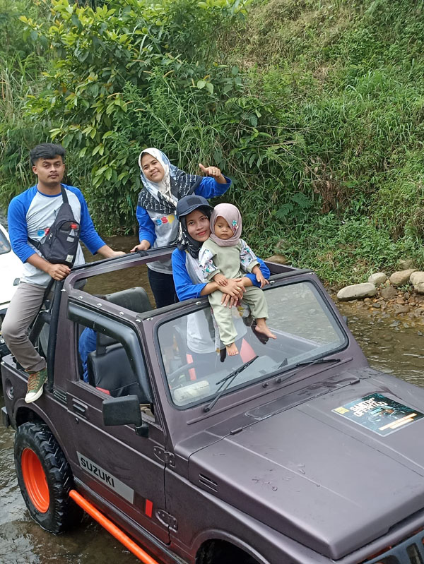 jeep hari belalang tempur