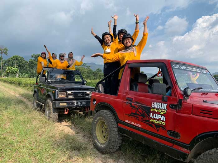 jeep wisata kemuning guru SDN Gambiran Yogyakarta
