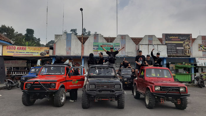 karyawan sekretaris Dewan Surabaya wisata offroad susur sungai kemuning